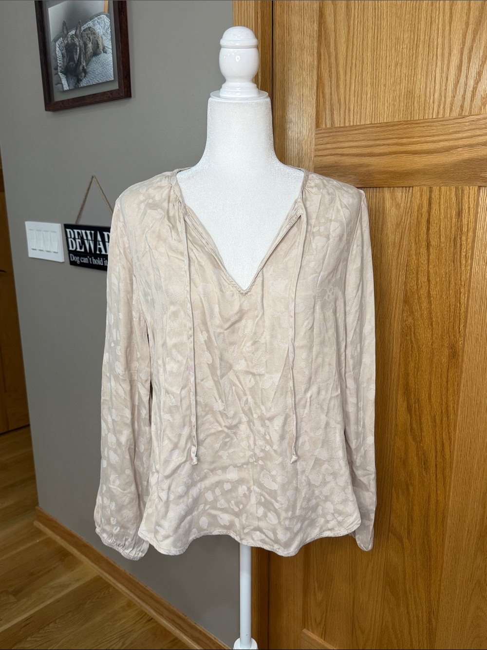 cloth & stone Light Beige V-Neck Tie-Front Blouse